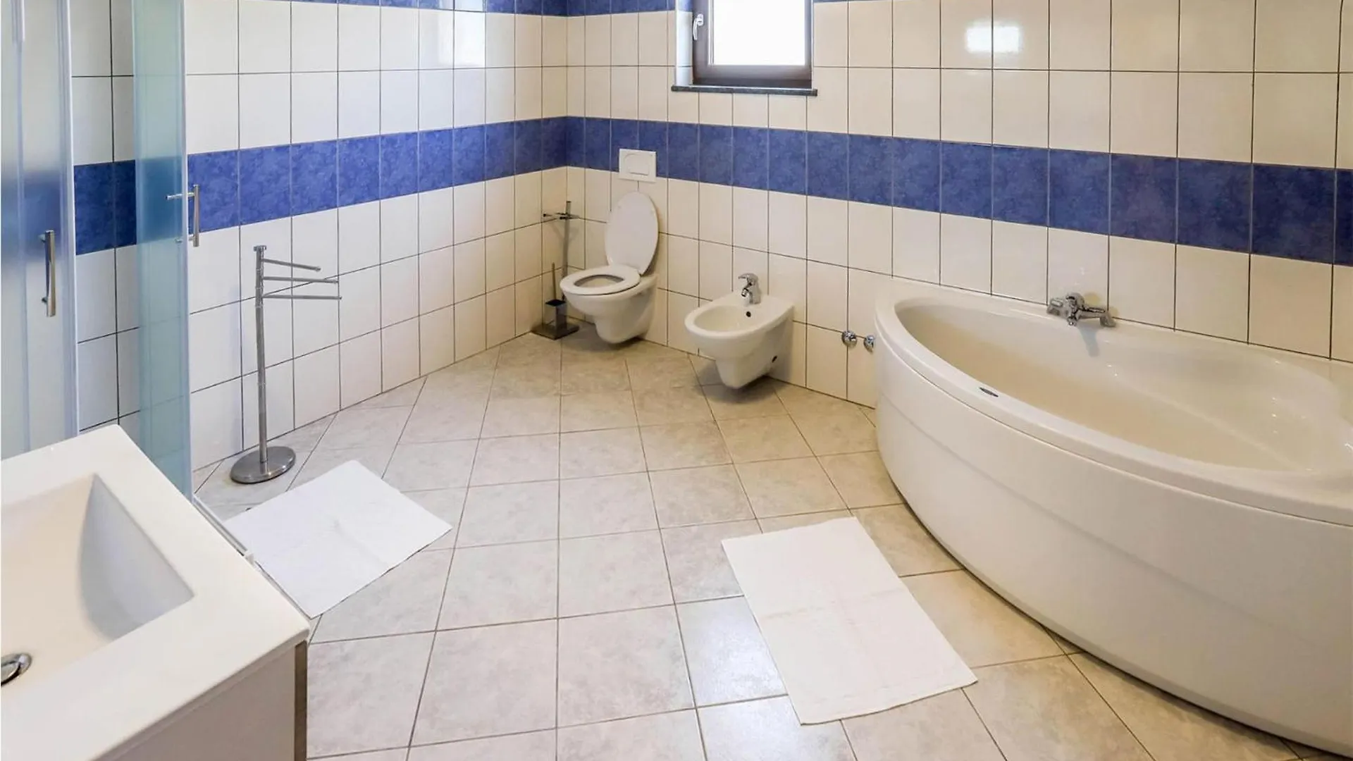 Beautiful Home In Galizana With Wifi